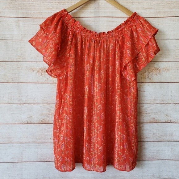 Rose + Olive Short Sleeve Metallic Thread Ruffle Sleeve Floral Print Blouse/Top - Picture 5 of 11